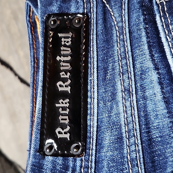 ROCK REVIVAL CHARLOTTE BLACK SEQUINS RHINESTONES EASY-FIT BOOT-LEG DENIM JEAN - Picture 4 of 16